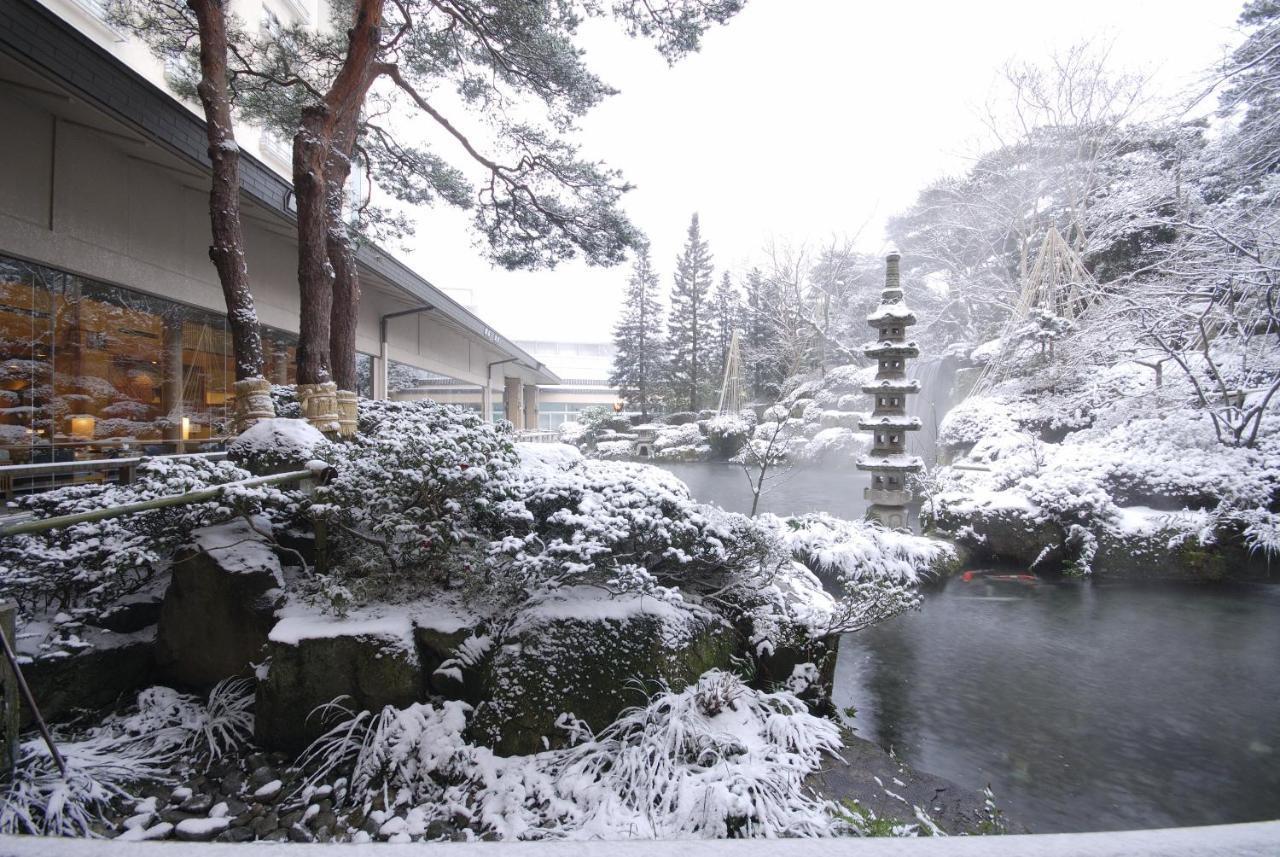 Suimeikan Gero Exterior foto A view of the hot springs in the winter